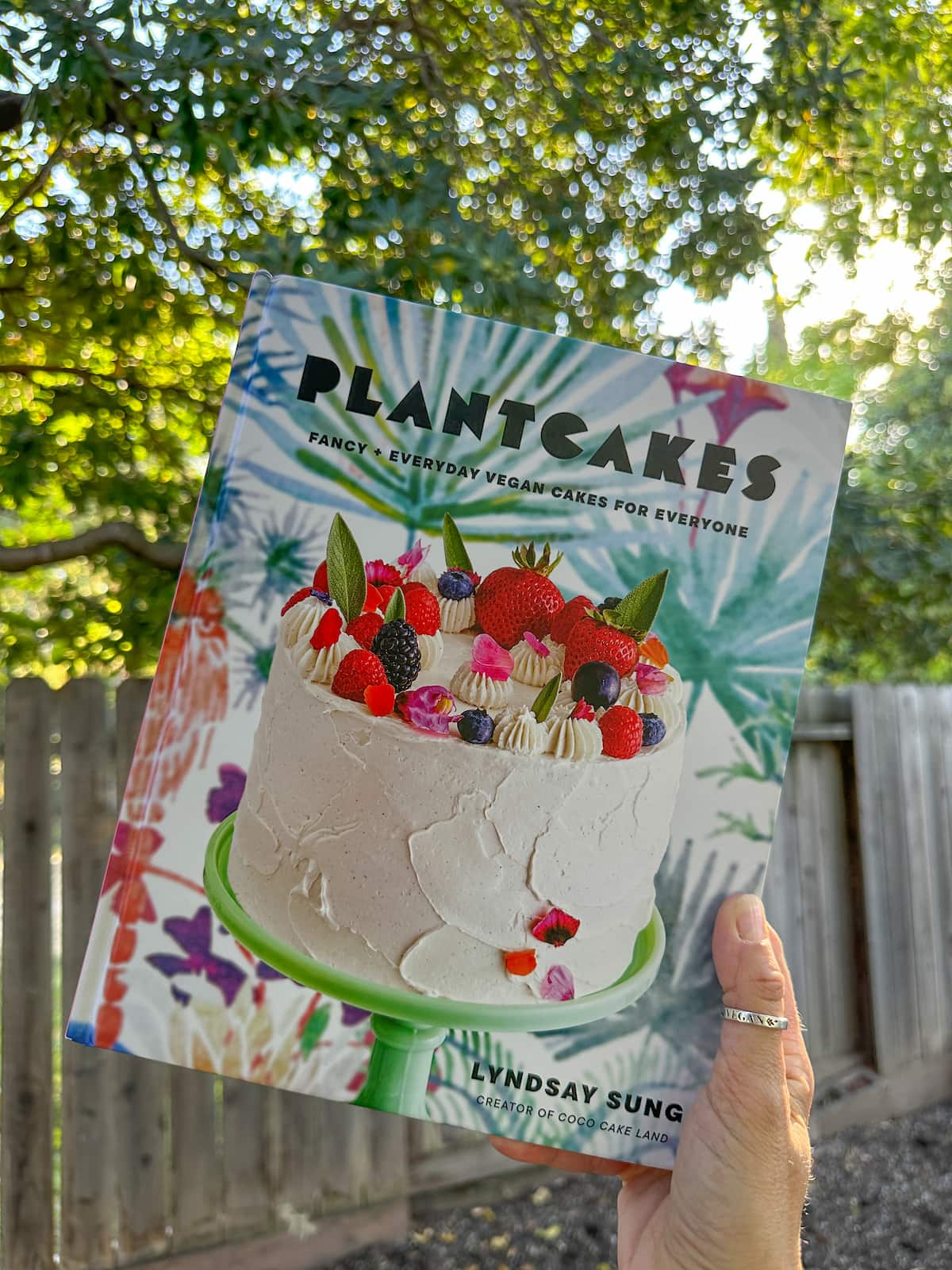 Cover art for Plantcakes Vegan Cakes by Lyndsay Sung.