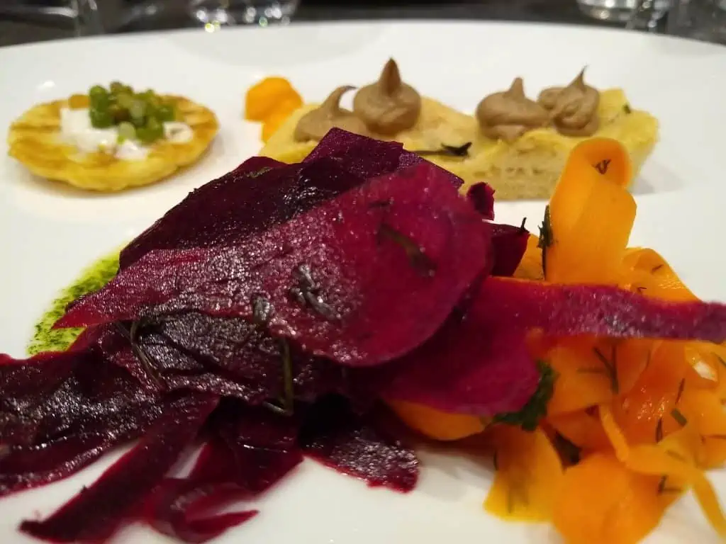 Vegan in Paris: Gentle Gourmet Restaurant | Beet & Carrot Salad | WorldofVegan.com