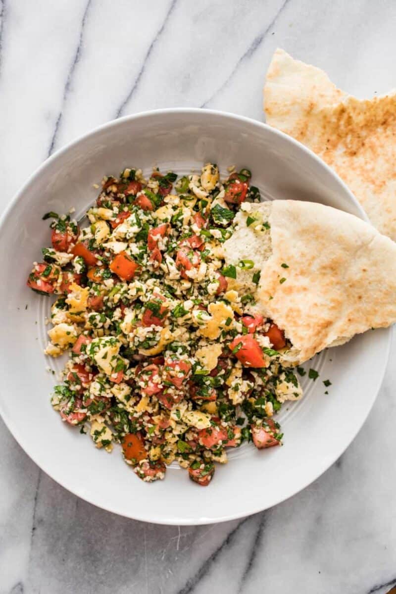 Garlicky Tofu Tabbouleh | Easy Fresh Lunch Idea | WorldofVegan.com | #tabbouleh #bulgur #salad #tofu #veganlunch #middleeasternvegan #mediterraneanvegan