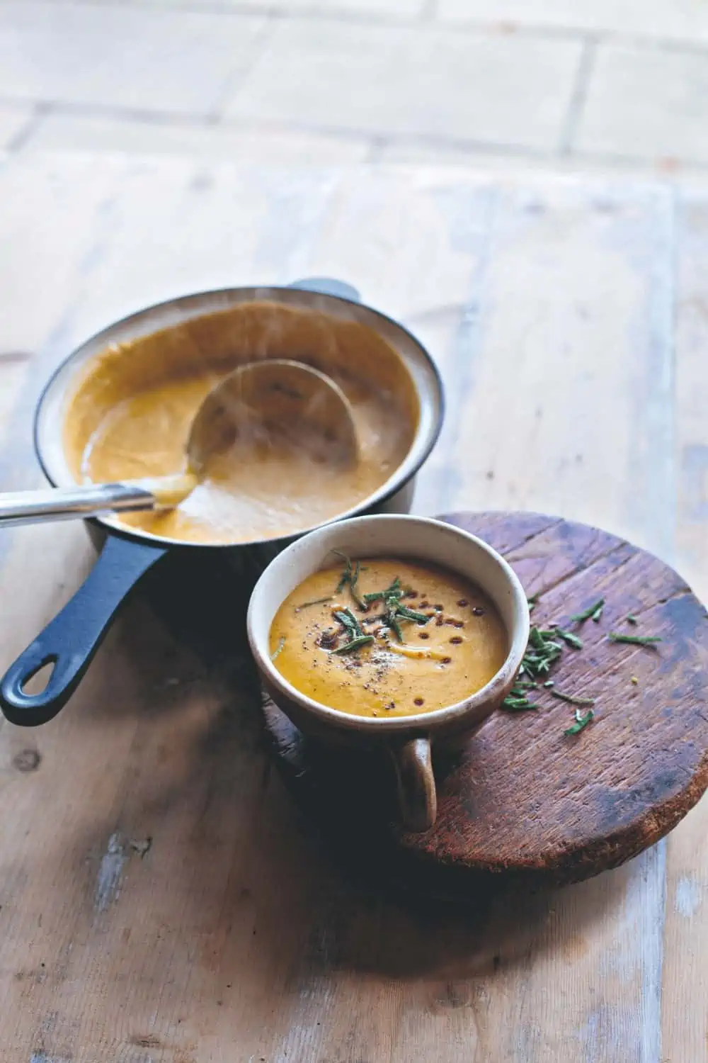 Easy Vegan Squash & Cauliflower Soup | Quick Vegan Dinner | WorldofVegan.com | #soup #vegan #cauliflower #squash #quick #healthy #worldofvegan