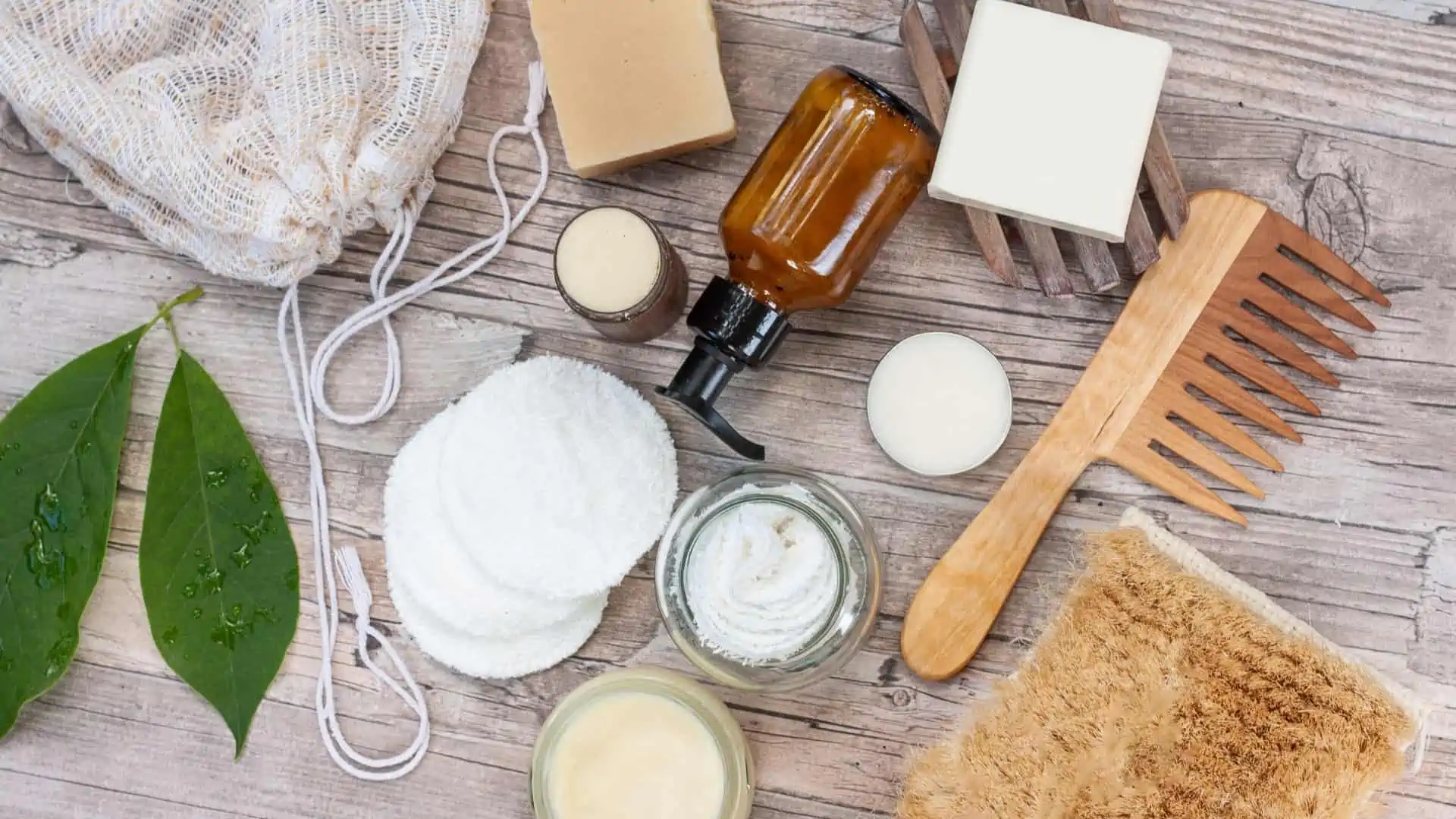 Zero waste items for the bathroom on a wooden surface.