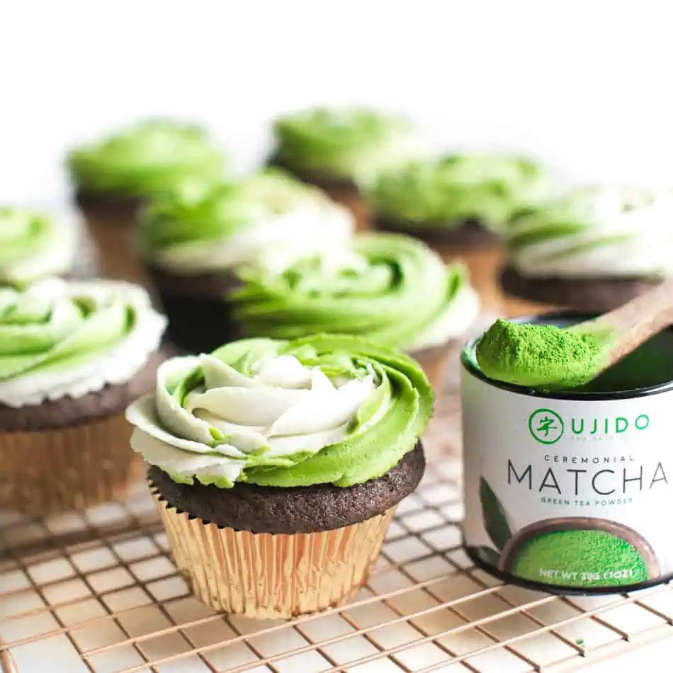 Vegan Matcha Buttercream Frosting | St. Patrick's Day Cupcakes | WorldofVegan.com | #matcha #dessert #cupcakes #green #worldofvegan