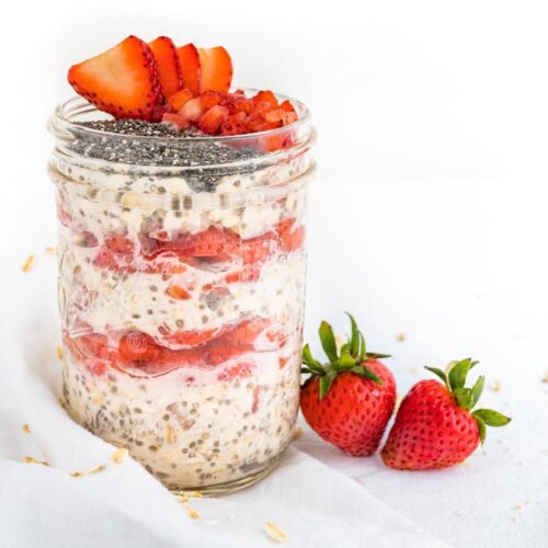 Strawberries & Cream Overnight Oats | WorldofVegan.com | #vegan #breakfast #healthy #vegetarian #oats