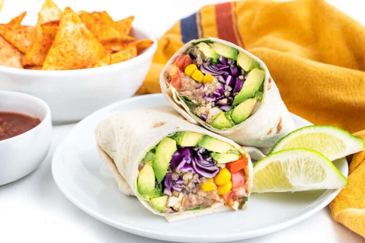 Super Easy Vegan Burrito | Worldofvegan.com | #burrito #lunch #quinoa #healthy #mexican #worldofvegan