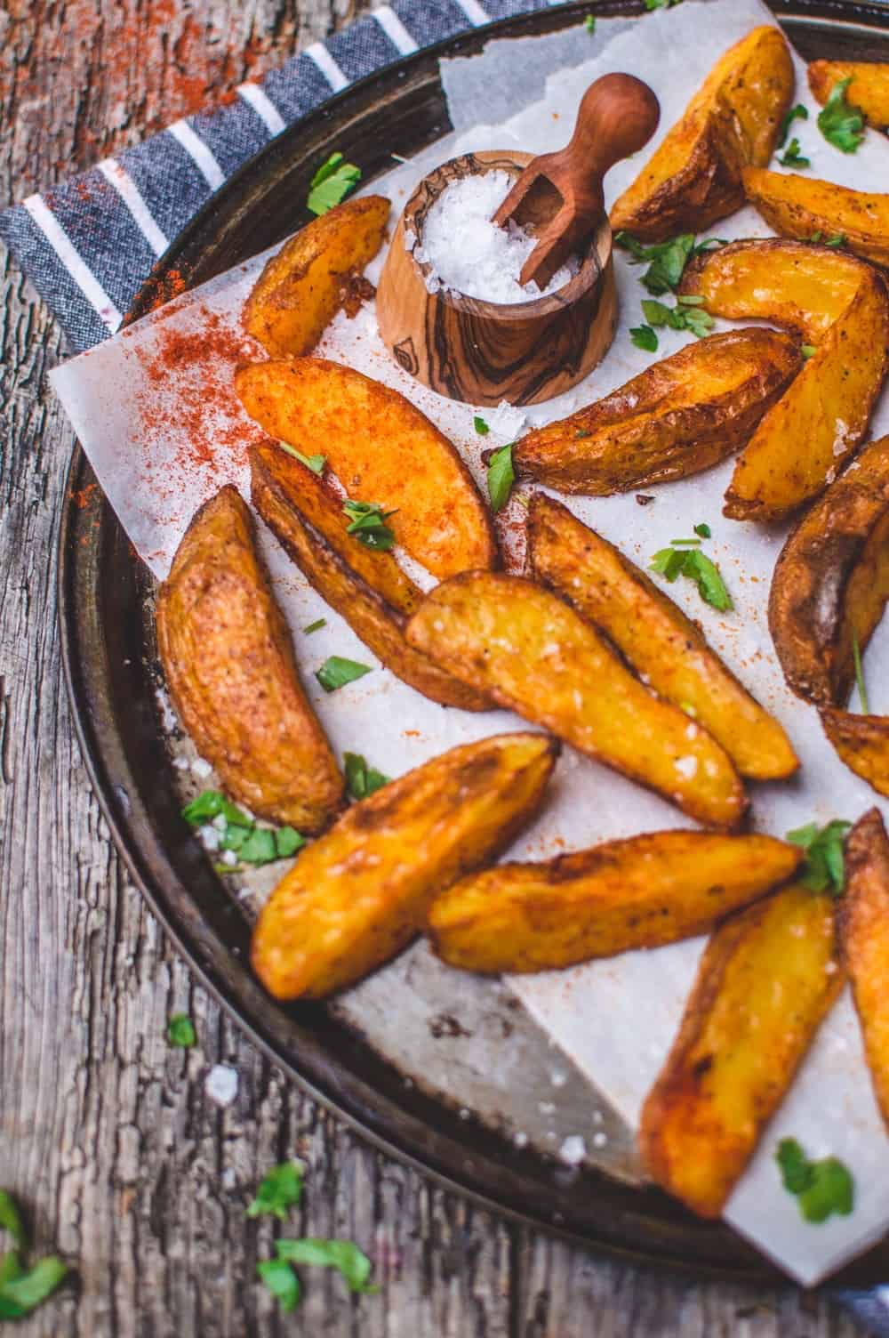 Crispy Baked Potato Wedges | World of Vegan | #potatoes #wedges #baked #vegan #easy #side #worldofvegan