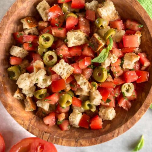 Simple Italian Bread Salad | World of Vegan | #bread #salad #italian #side #tomatoes #olives #worldofvegan