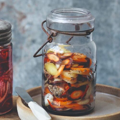 Homemade Pickled Veggies | Pickled Onions & Carrots | World of Vegan | #pickles #preserves #homemade #veggies #jars #worldofvegan