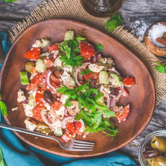 Vegan Greek Salad with Mediterranean Tofu | World of Vegan | #greek #salad #feta #tofu #marinated #mediterranean #worldofvegan