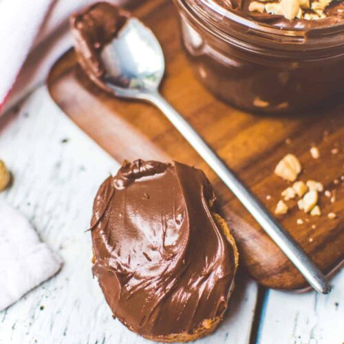 Homemade Vegan Nutella | Chocolate Spread | World of Vegan | #nutella #vegan #recipe #homemade #diy #chocolate #hazelnuts #worldofvegan