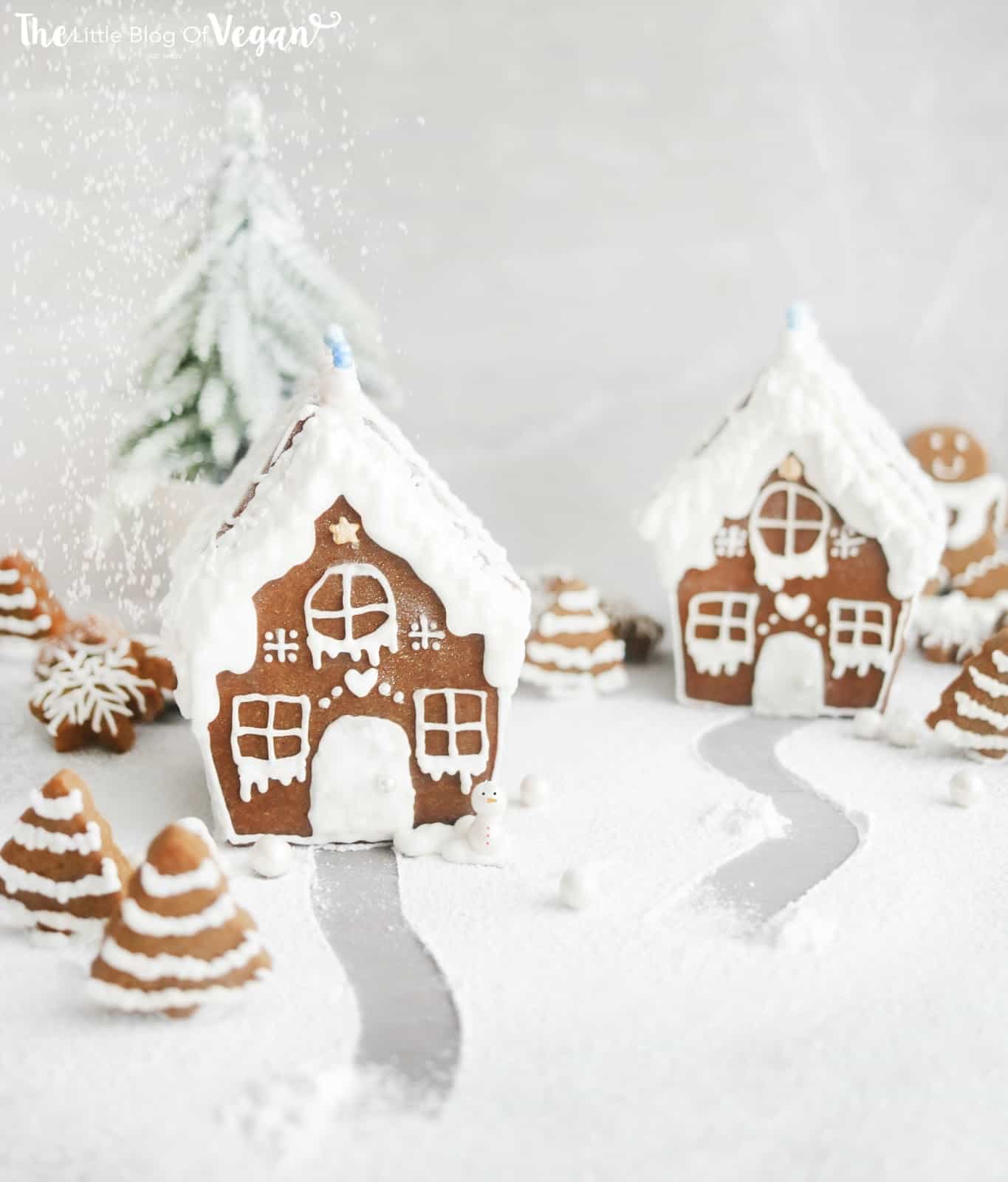 The Ultimate Christmas Guide | Gingerbread House | #christmas #baking #ginger #house #vegan #worldofvegan