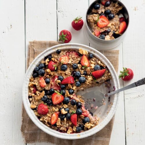 Baked Oatmeal with Berries | Easy Vegan Breakfast