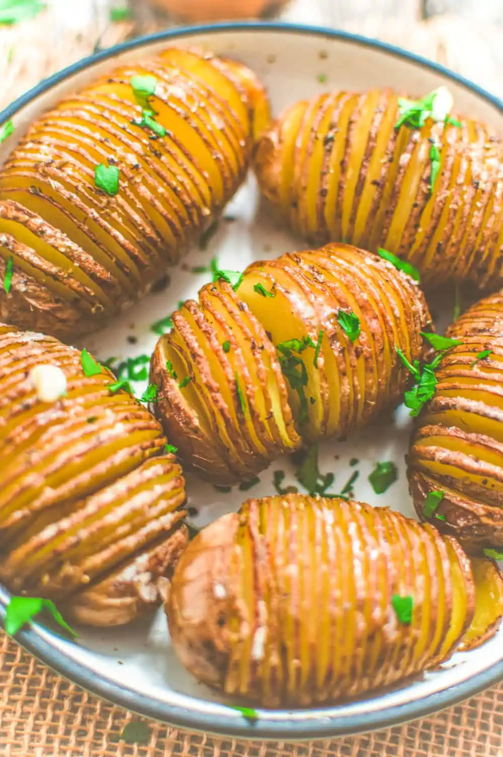 Vegan lunch bowl with Hasselback potatoes and two sauces - Elavegan