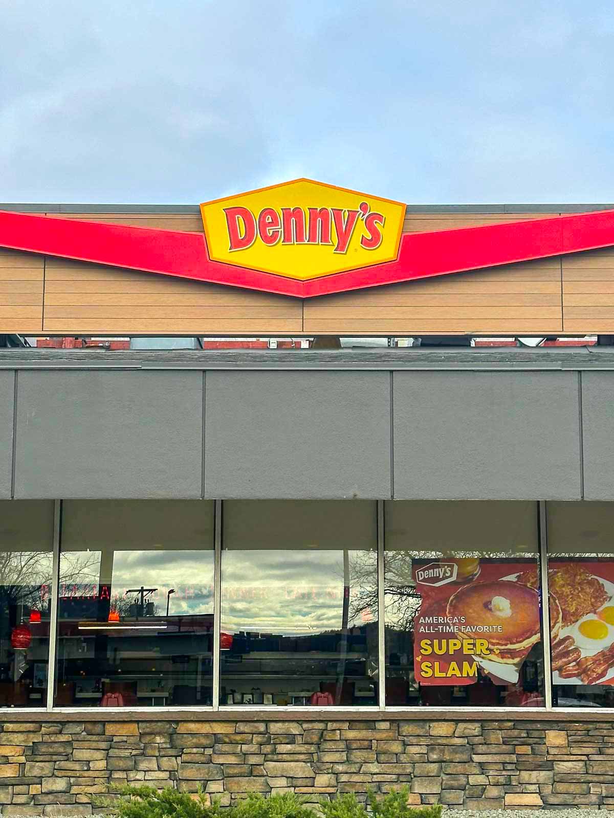 A Denny's storefront.