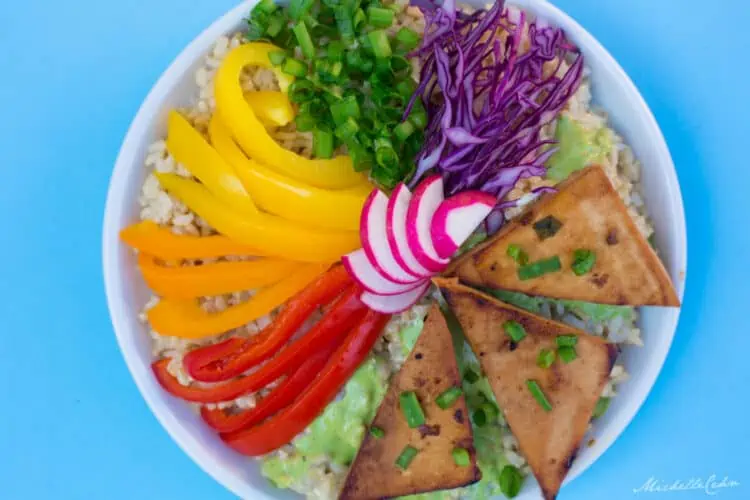 Vegan lunch bowl with Hasselback potatoes and two sauces - Elavegan