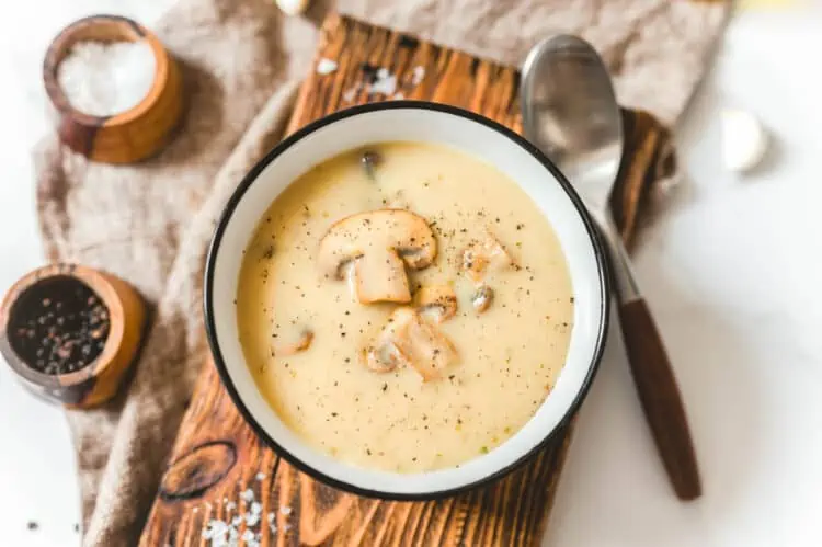 Creamy Vegan Asparagus and Mushroom Soup