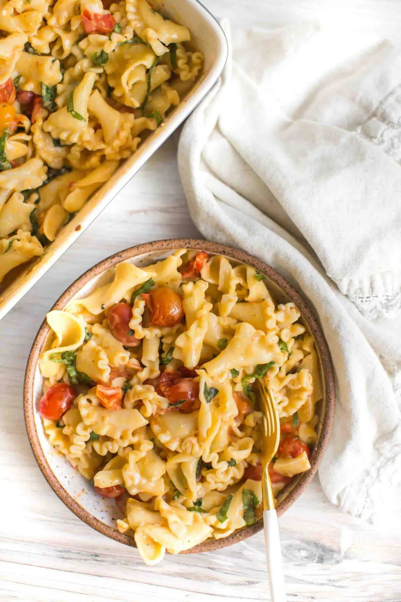 A bowl of vegan feta pasta.