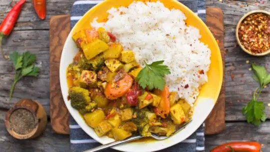 Yellow Curry With Tofu Served with White Rice