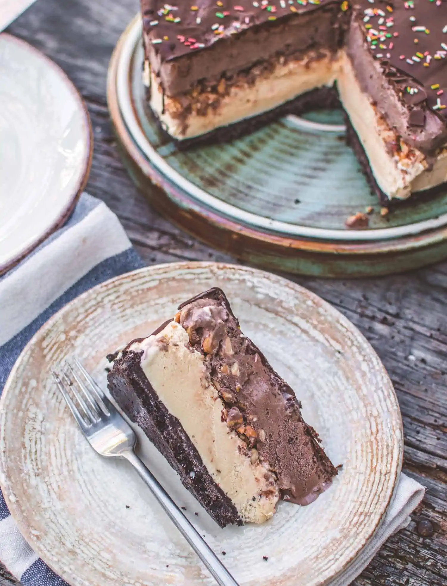 The Perfect Vegan Ice Cream Cake (Easy and Dairy-Free)