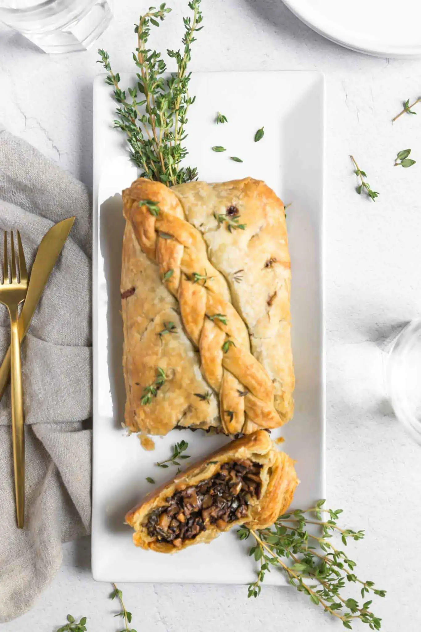 https://www.worldofvegan.com/wp-content/uploads/2022/02/vegan-mushroom-wellington-roast-for-thanksgiving-or-sunday-dinner-5-scaled.webp