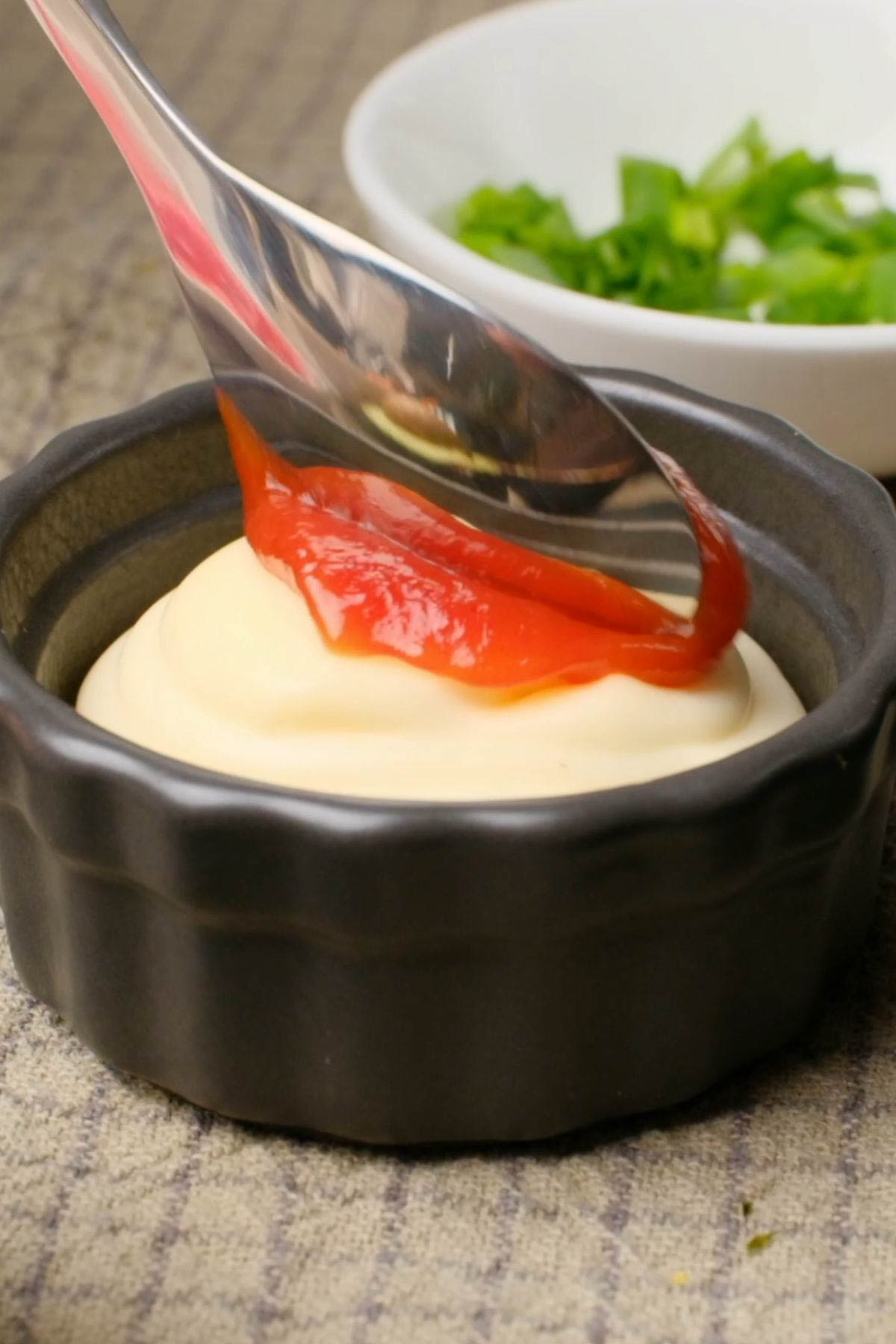 Vegan mayo and sriracha in a ramekin.