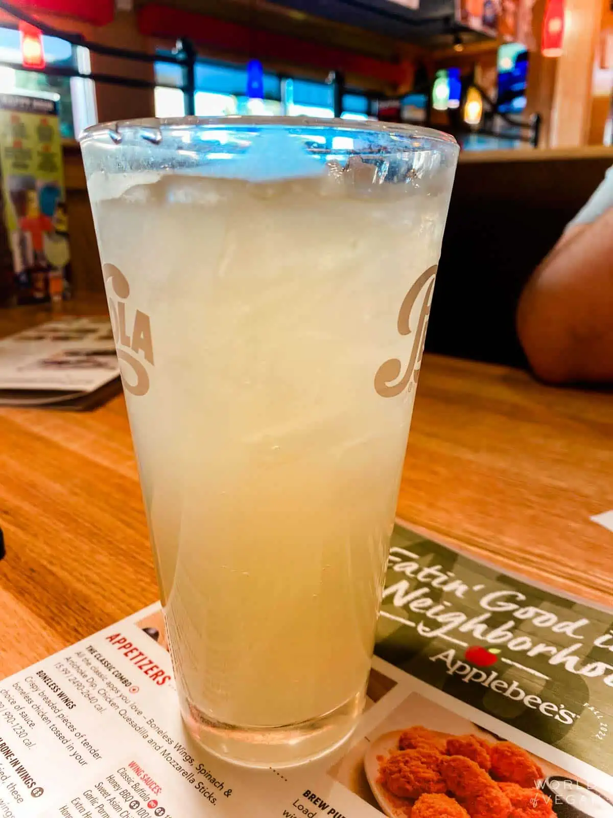 tall glass of lemonade at applebees restaurant