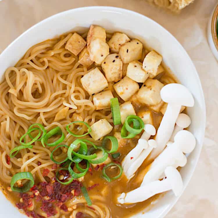 Easy Vegan Ramen Noodle Soup