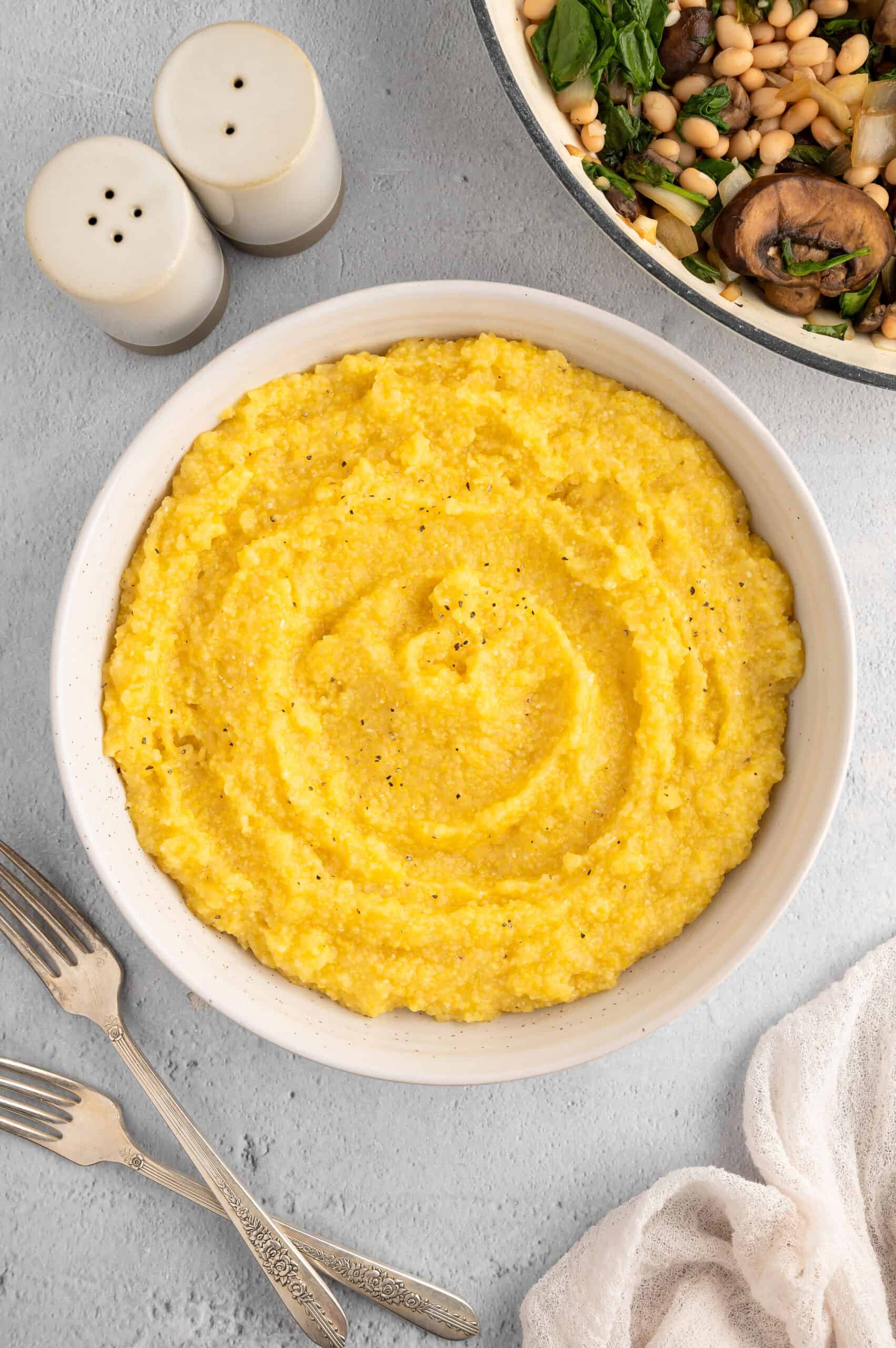A bowl with cooked polenta.