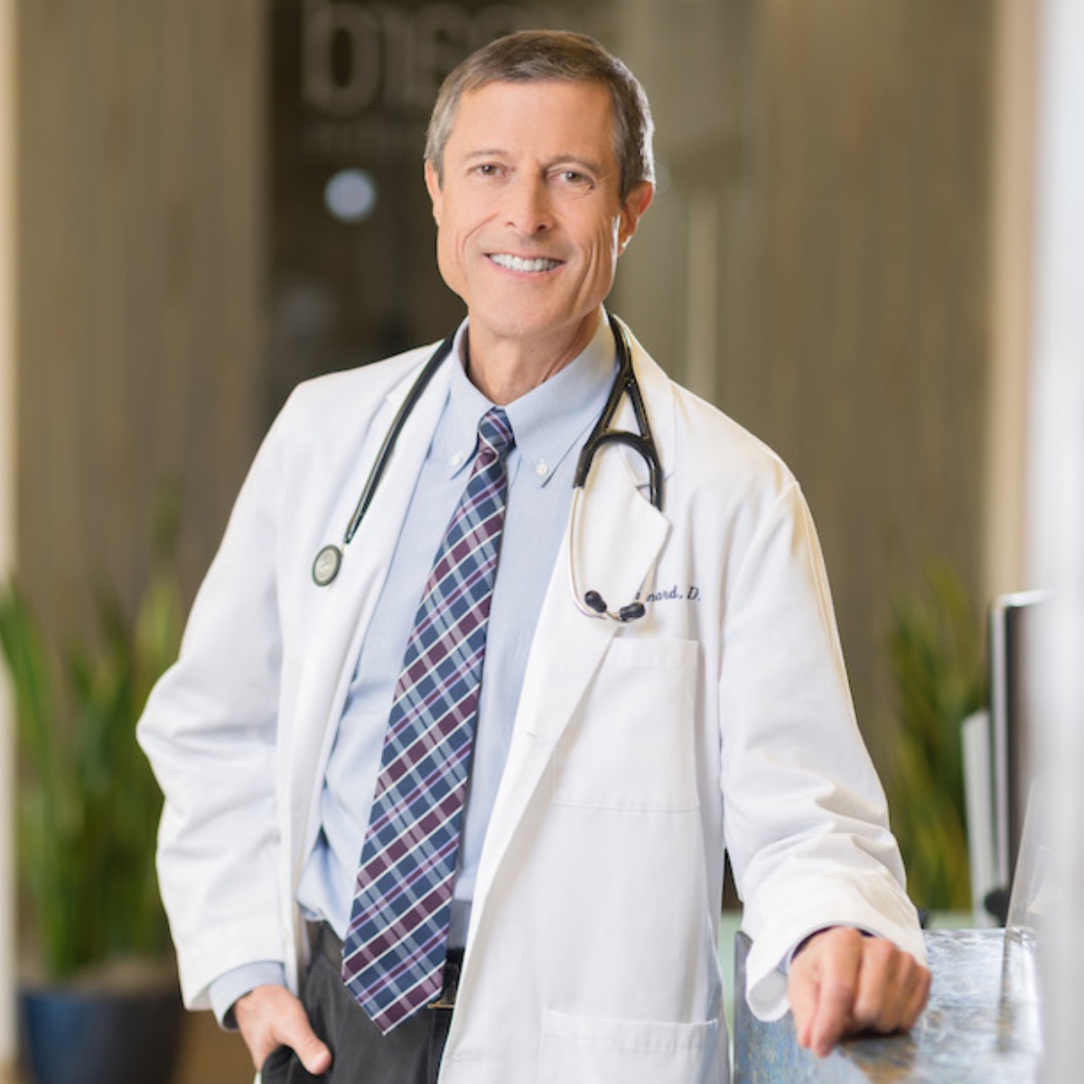 Photo of Dr. Neal Barnard in a lab coat with a stethoscope around his neck.