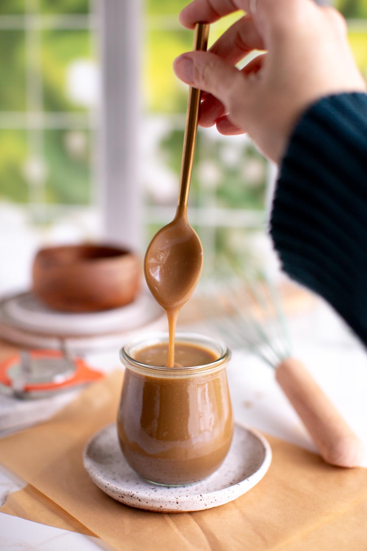 Drizzling vegan caramel sauce. 