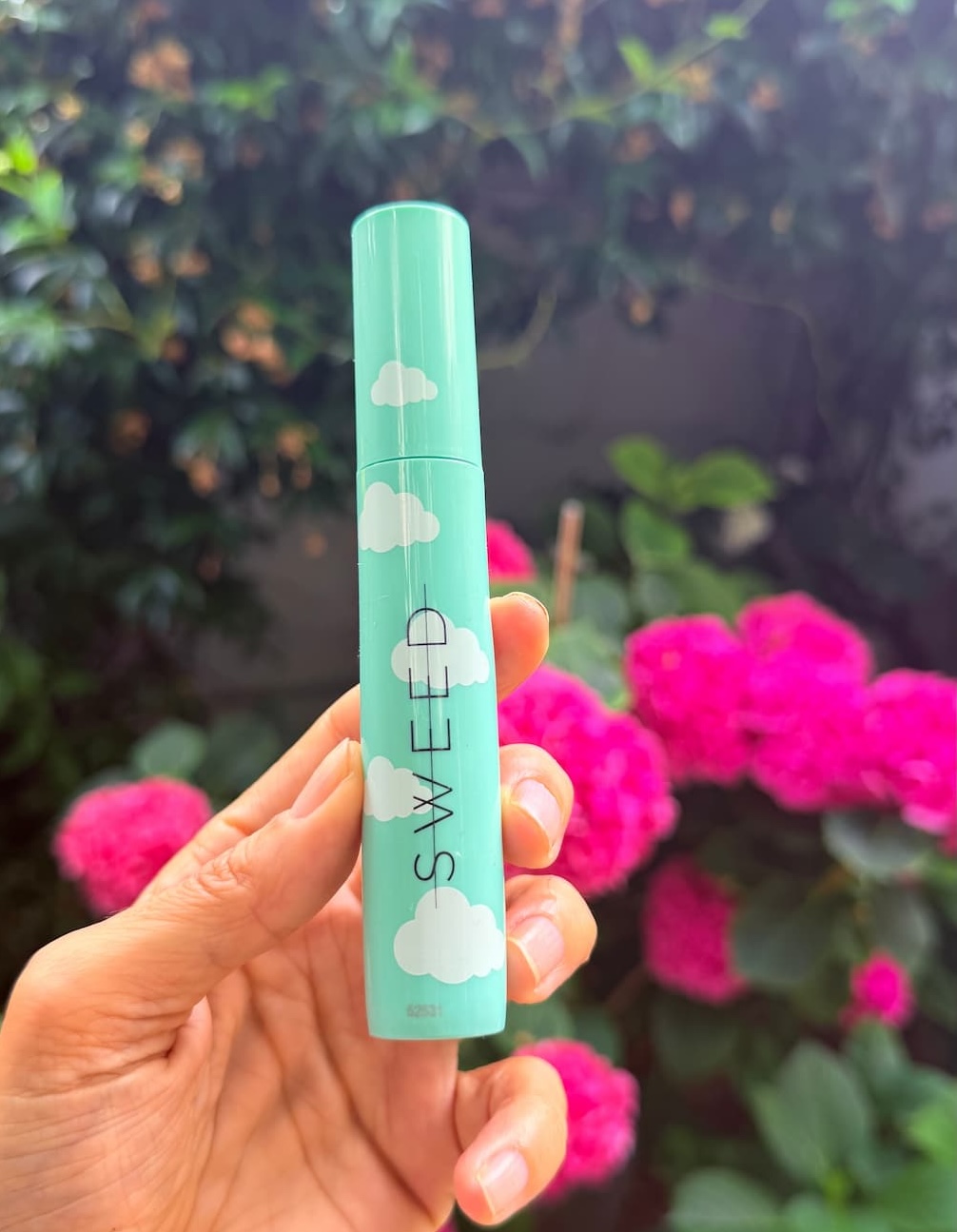 hand holding vegan cruelty free mascara from sweed beauty
